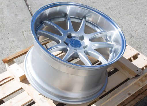 DS02 DS02 18X10.5 5X114.3 Silver Machined Lip